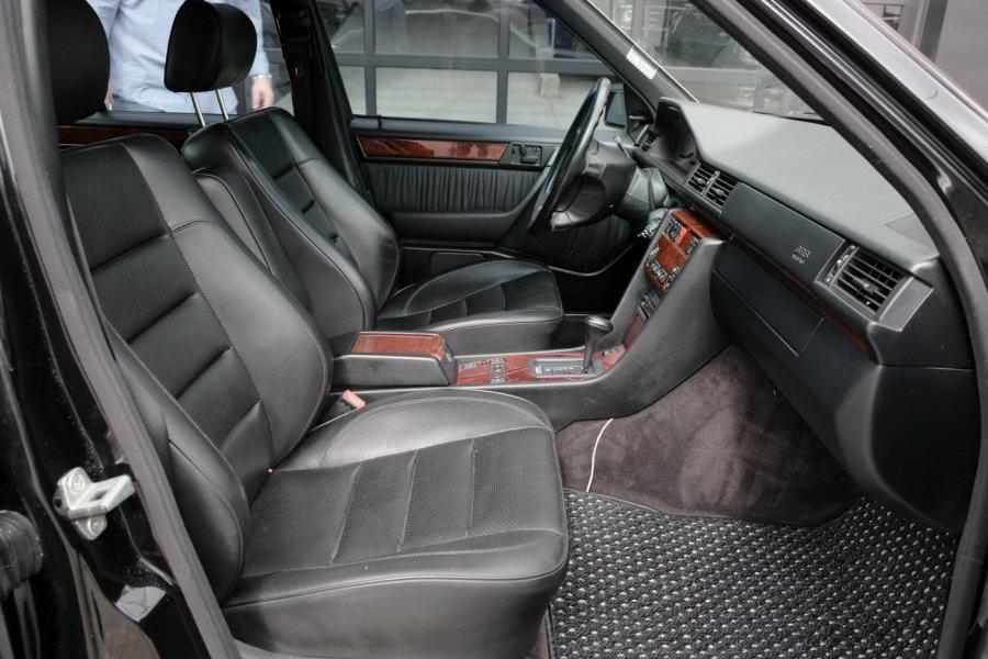 Интерьер Mercedes-Benz 500 E (W124) 1992 года  (фото 63 из 69)